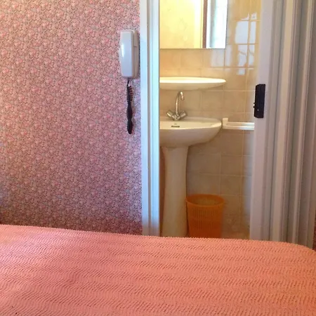 特雷圣母院旅馆 招待所 3*