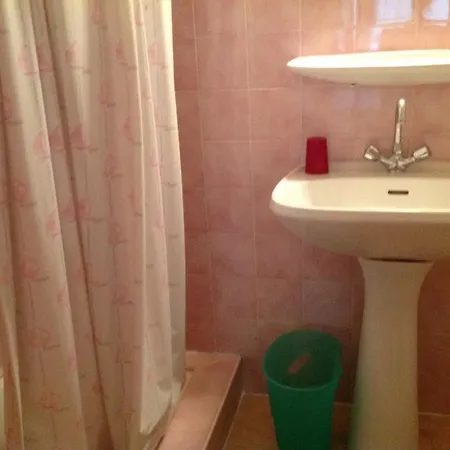 特雷圣母院旅馆 3* 卢德